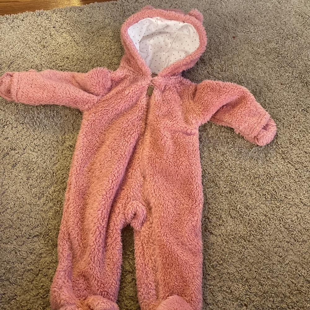 Snow suit size 6 months